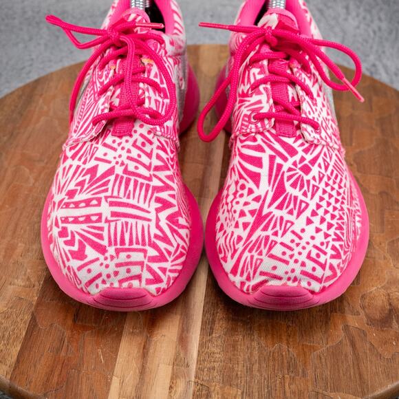 Nike Girls 6 Y Roshe Run Low Top Running Shoes 677784-100 Neon Pink Silver - Picture 3 of 10